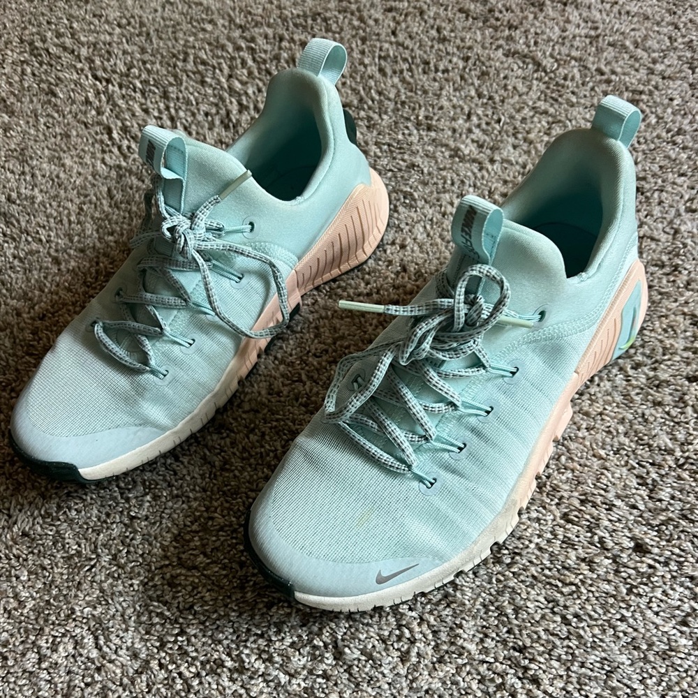 Nike Free Metcon 6 Sz 9
Glacier Blue Washed Coral Vintage Green Metallic Silver - Picture 5 of 10